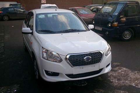 Datsun sedan duikt op in Rusland