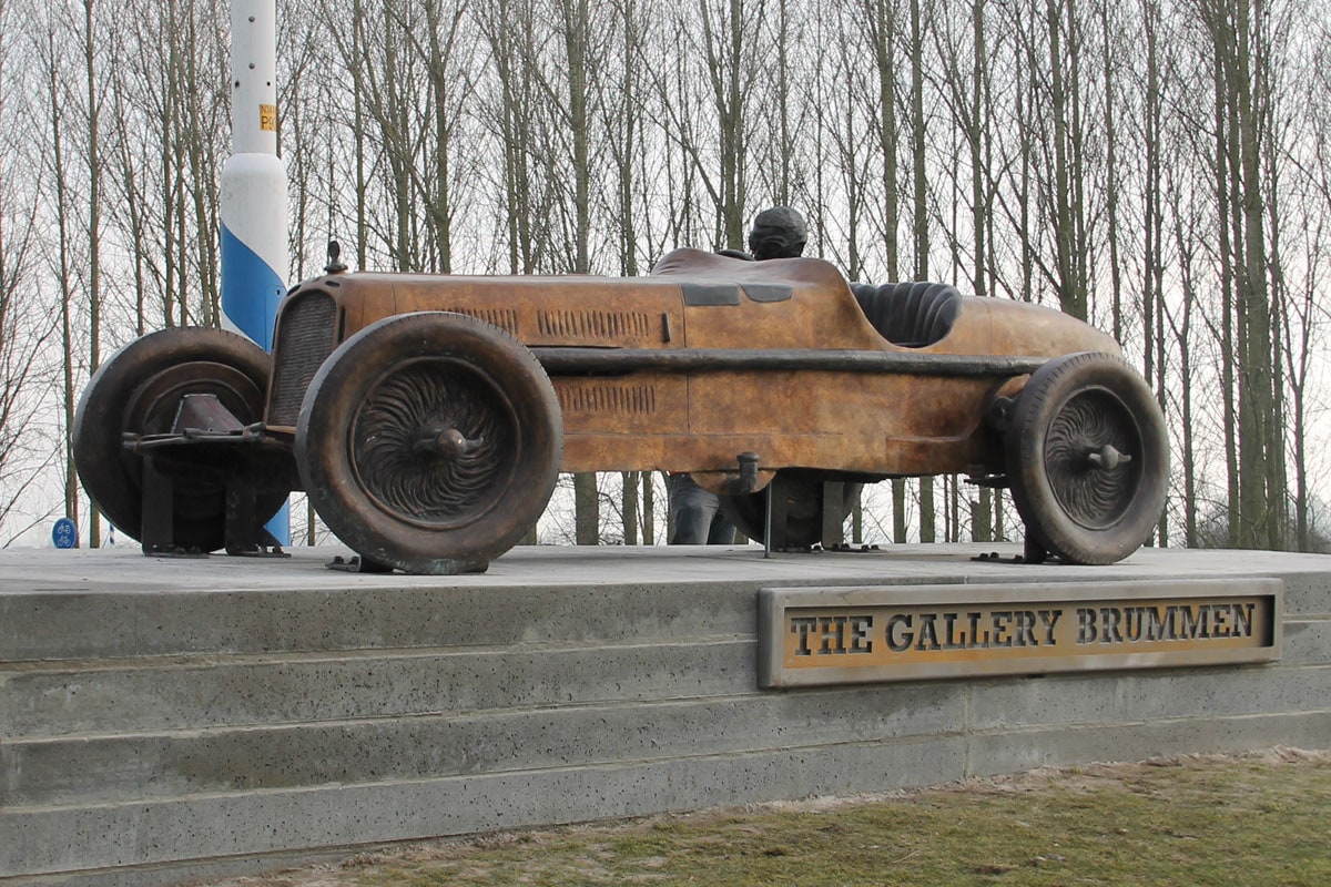 Bronzen Tazio Nuvolari in Brummen