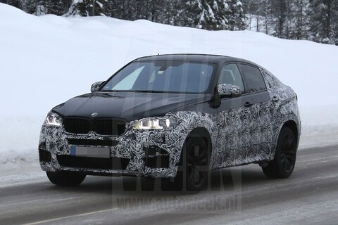 BMW test met nieuwe X6 M in de sneeuw
