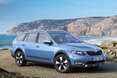 Skoda Octavia Scout: pakezel met bergschoenen