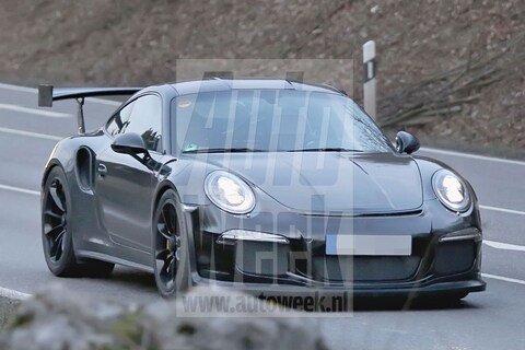 Porsche 911 GT3 RS vliegt rond
