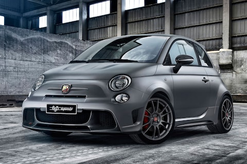 Abarth 695 vol gas tijdens Gumball 3000