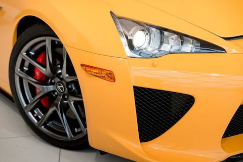 Te koop: Lexus LFA, (vrijwel) compleet nieuw