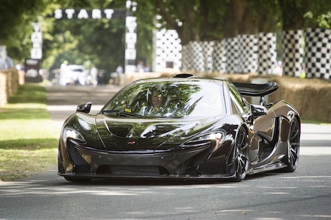 Supercars strijden tegen de klok op Goodwood