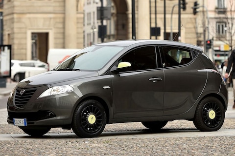 Lancia Ypsilon in Elefantino-trim geprijsd