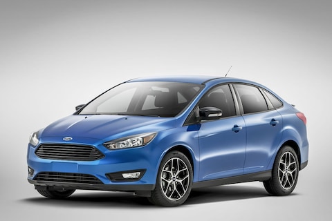 Gefacelifte Ford Focus sedan in vol ornaat