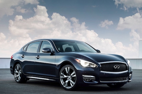 Infiniti Q70 in het nieuw