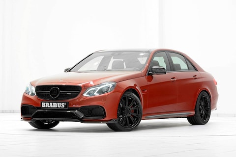 Mercedes E 63 AMG met oranje Brabus-spieren