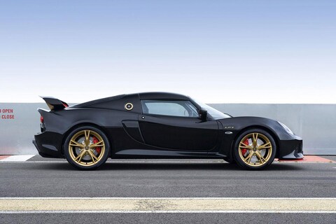 'Lotus schrapt 325 banen'