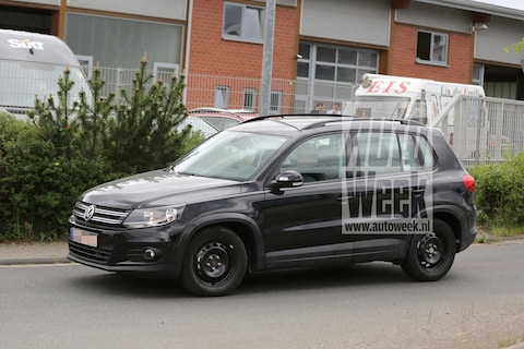 Volkswagen Tiguan in vermomming naar buiten