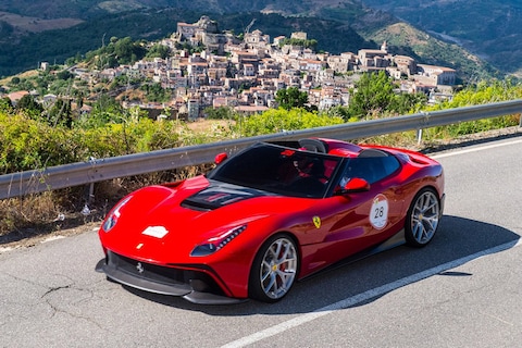 Ferrari onthult F12 TRS nu zelf