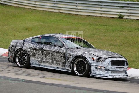 Brute Ford Mustang SVT teistert de Ring