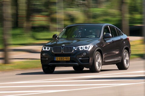 Achteruitkijkspiegel - 'X6 is rijdende middelvinger'