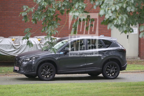 Gefacelifte Mazda CX-5 loopt tegen de lamp
