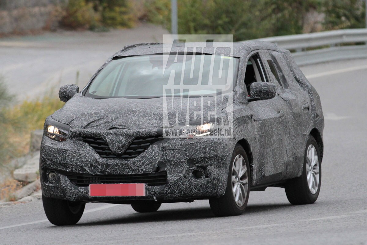 Renault SUV spyshots