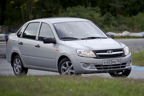 Lada druk met ontwikkeling Granta Hybrid