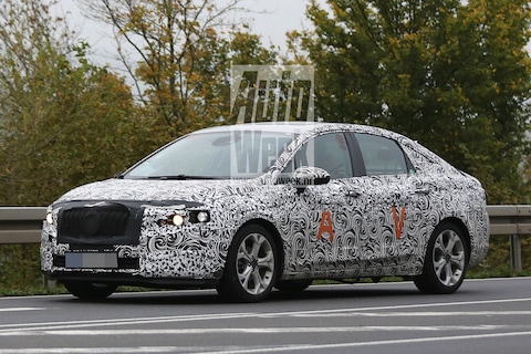 Beplakte Buick Verano hint naar nieuwe Astra