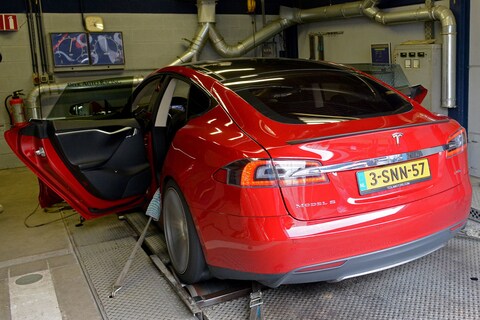 Op de rollenbank - Tesla Model S