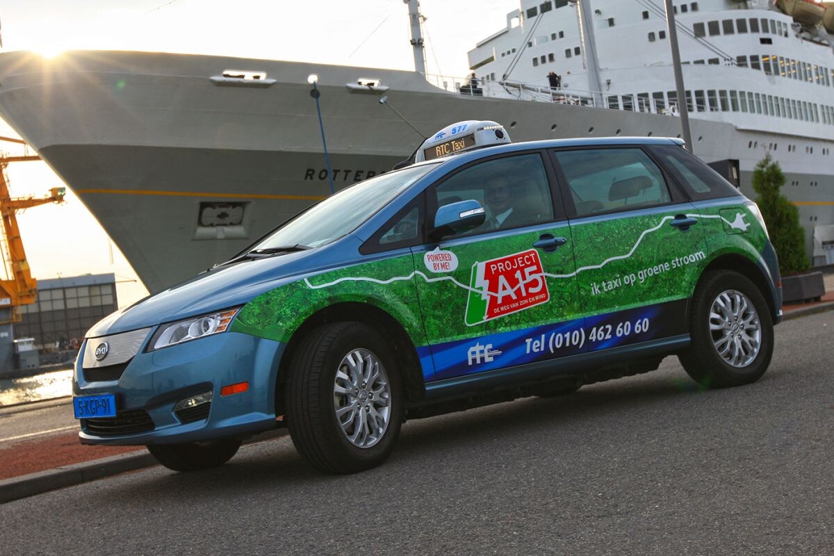 15 BYD taxi's voor RTC Rotterdam