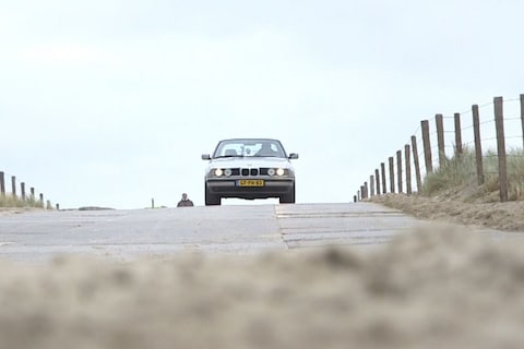 Achteruitkijkspiegel - 'Nieuwjaarsduik met een auto?!'