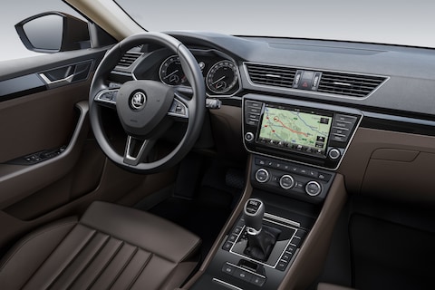 Nieuwe Skoda Superb toont binnenste