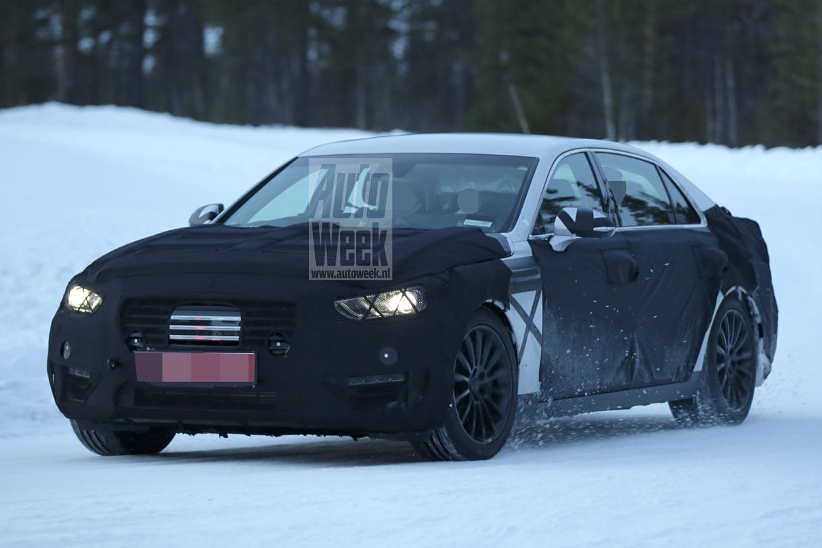 Hyundai Equus spy shot
