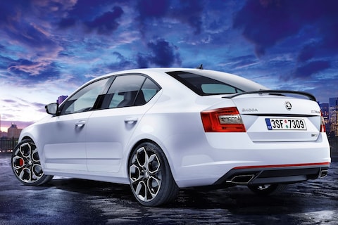 Skoda Octavia RS230 pakt het serieus aan