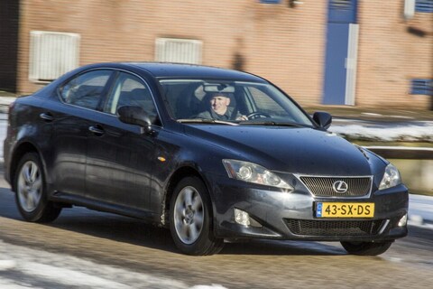 Klokje Rond: Lexus IS 220d Business (2006)
