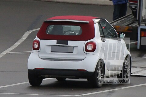 Smart Fortwo Cabrio naakt op de foto