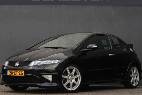 Redactie Raadt Aan: Genève-auto!