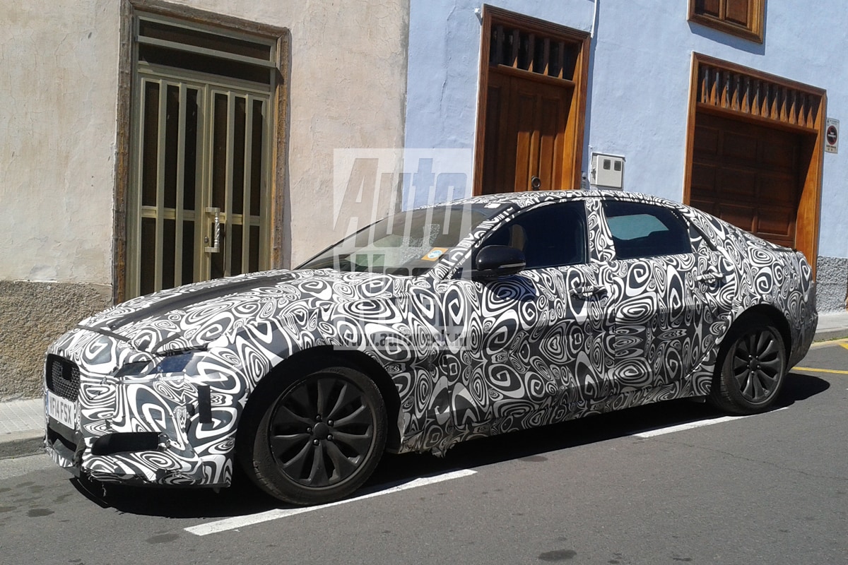 Jaguar XF spyshots