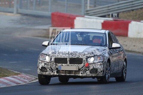 BMW 1-serie sedan blaast over de Ring