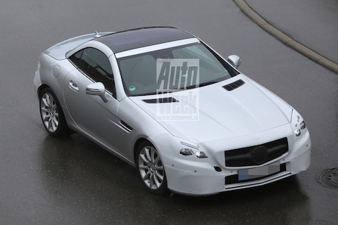 Mercedes SLC-klasse haalt een nat pak