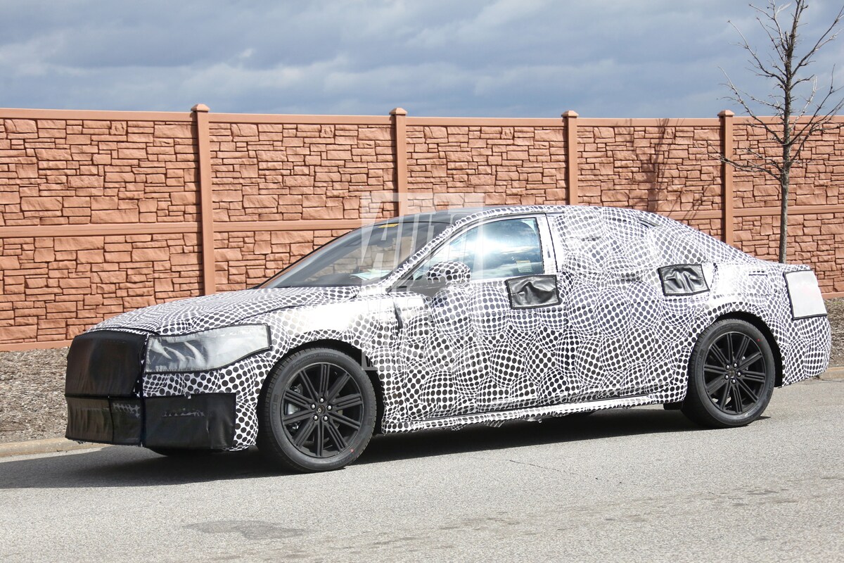 Lincoln Continental spyshots