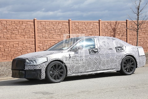 Lincoln Continental in camouflagepak betrapt