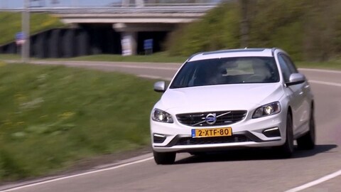 Achteruitkijkspiegel - Volvo V60 én 850 pluggen'