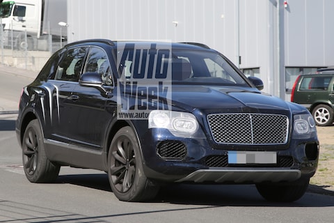 Bentley's Bentayga bijna naakt naar buiten