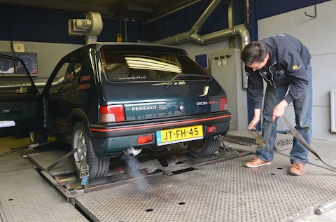 Peugeot 205 GTI 1.9 - Op de rollenbank