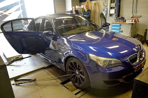 Op de rollenbank - BMW M5