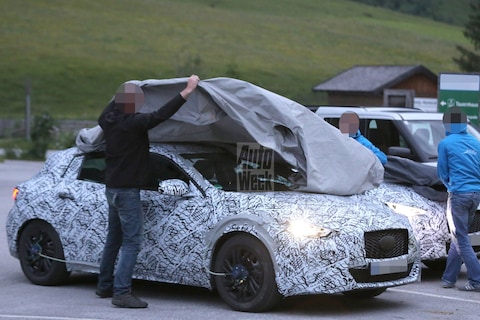 Infiniti QX30 betrapt tijdens remmentests