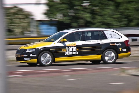 Achteruitkijkspiegel - Skoda Octavia ploegleidersauto