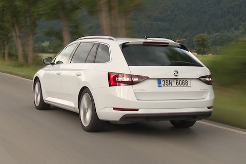 Test: Skoda Superb Combi (2015)