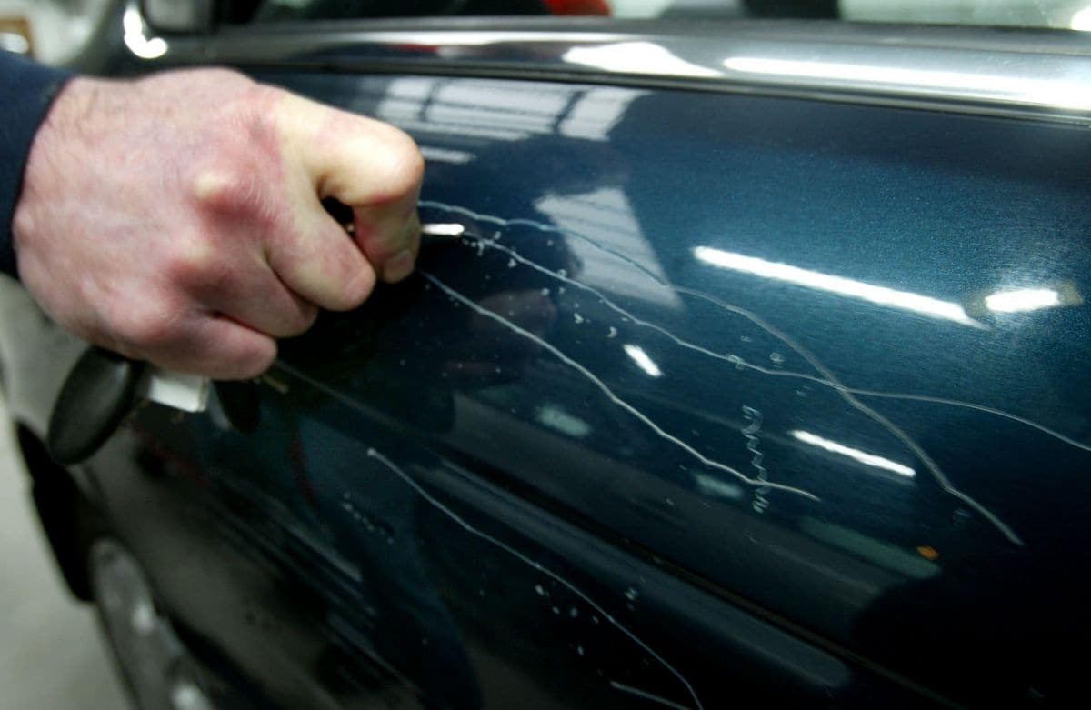 Auto bekrast kras (foto ANP)
