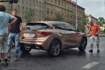 Infiniti Q30
