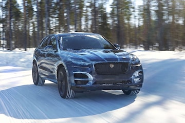 Jaguar F-Pace koudetest Zweden