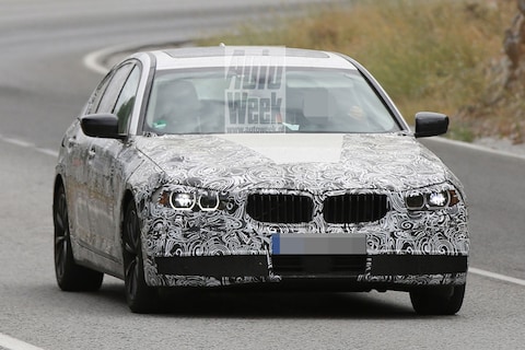Blik op binnenkant nieuwe BMW 5-serie