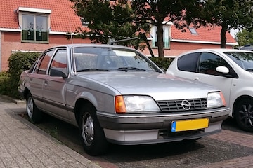 Opel Rekord E In het Wild