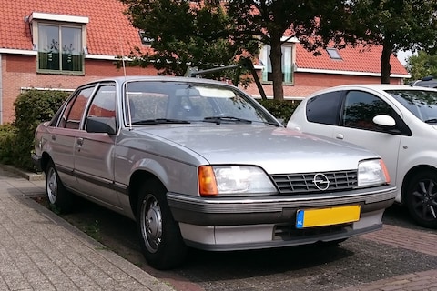 In het wild: Opel Rekord 1.8N