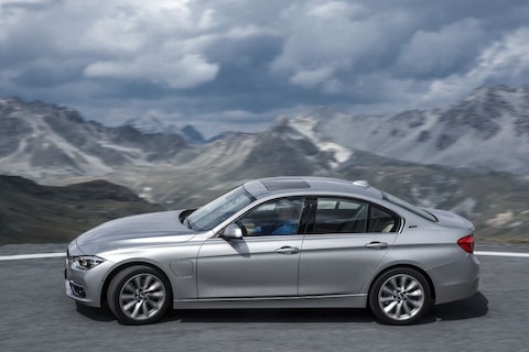 BMW trekt doek van 330e 