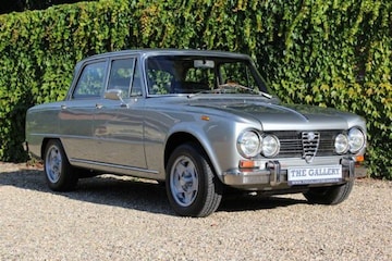 Alfa Romeo Giulia Super 1600 Biscione